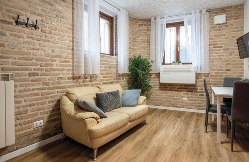 Corridonia Apartment | Characteristic apartment in historic village, pets allowed,