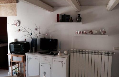 Castiglione d'Otranto Apartment | Charming apartment in Castiglione with terrace & jacuzzi