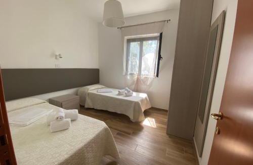 Chiesiola Apartment | Charming Apartment in Vieste with Shared Pool and Garden