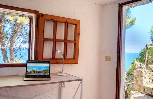 Castro Marina Cottage | Charming stone trullo with sea access (house F)