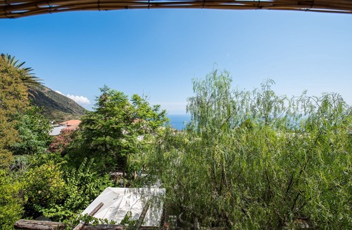 Leni Villa | Charming villa with garden for 2 pax in Salina