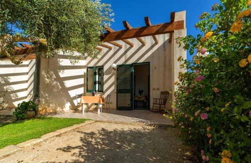 Marsala Apartment | Chic Lilybee 1bedroom apartment-GardenView sleep 2