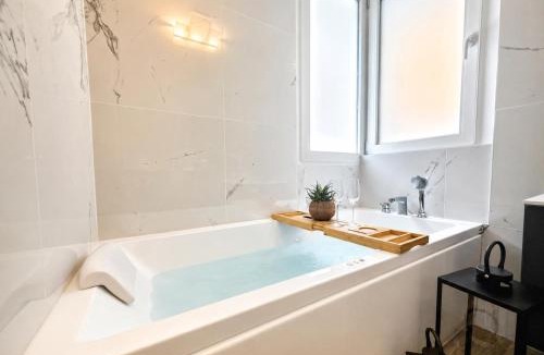 Albate Apartment | Como N 5 Luxury Apartment - Jacuzzi & Private Terrace