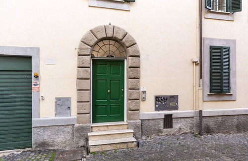 Monti Apartment | Completely renovated two-level apartment next Colosseum
