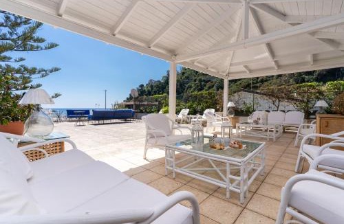 Copanello Villa | Copabeach Villa - Rooftop Sea Living - Front Beach