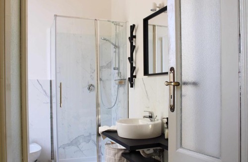 Vittorio Emanuele Apartment | Corso vista mare - Casa Elegante by Italianhost