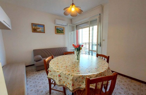 Lido di Pomposa Apartment | Cortina 2-9 Two room seafront apartment with air conditioning