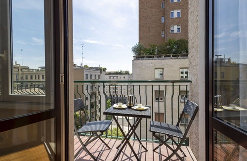 Centro Direzionale Apartment | Cosy apartment for 6 guests with A/C, WIFI, TV and balcony