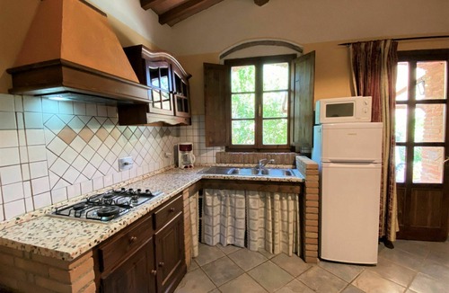 Riparbella Apartment | Cosy apartment for 5 people with A/C, WIFI, pool, TV and patio