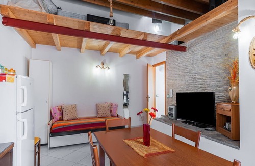 Leonforte House | Cosy Holiday Home in Leonforte with Terrace