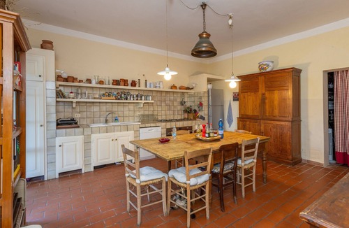 Casino di Terra Cottage | Cottage 'Casale for 10 People' with Shared Pool, Wi-Fi and Air Conditioning