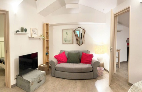 Isolotto Apartment | Cozy attic room not far from the center