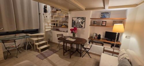 Tricolore Apartment | Cute milano studio