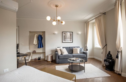 Tricolore Hotel | Daplace - Corso Monforte Suites