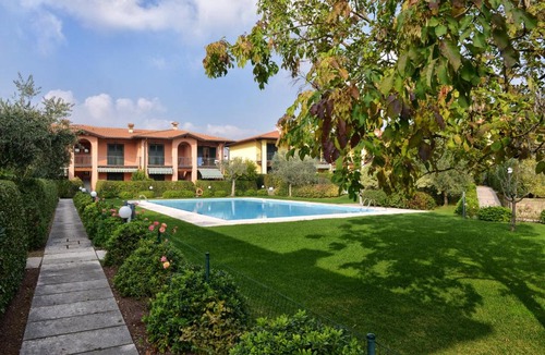 Puegnago del Garda Apartment | DESY HOUSE