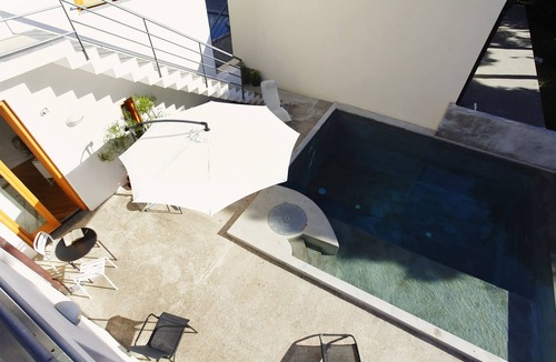 Mandra Capreria Villa | Detached apartment in villa with pool near the sea