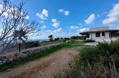 Marina San Gregorio House | Detached villa with wide sea view