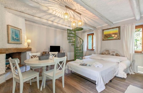 Angera Apartment | Dimora Della Rocca Private Garden - Happy Rentals