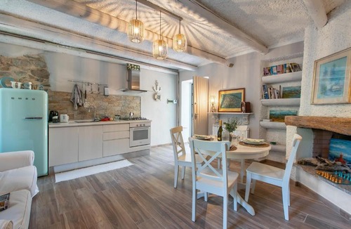 Angera Apartment | Dimora Della Rocca Private Garden - Happy Rentals