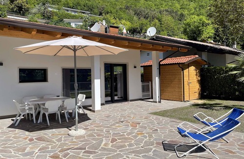Idro House | Directly on the lake with garden