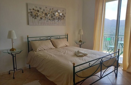 Isnello Apartment | Dolce-Vista, Spacious 3 Bed Apartment with Panoramic Views