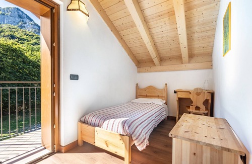 Ala Apartment | Double Room 'Camera Matrimoniale' with Mountain View, Shared Garden and Balcony