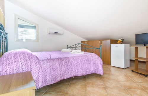 Campofelice di Roccella Apartment | Economy Double Room n5 via S.cipolla n1 2nd floor