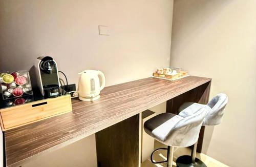 Adro Apartment | Elegant suite with shared pool