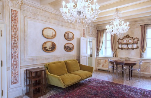 San Polo Apartment | Explore Venice From a Sophisticated Hideaway in San Polo