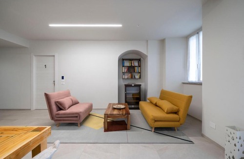 Olginate Apartment | Front Lake Como - 3 Bedrms with AC, Free Parking and Wifi