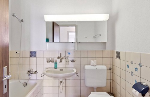 Uster District Apartment | Functional Style: 3 BR Apt in Zurich