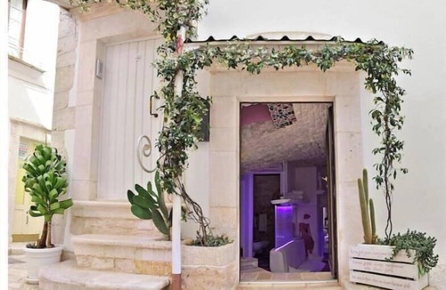 Putignano House | Gaudí's Corner: Alcoba Blanca