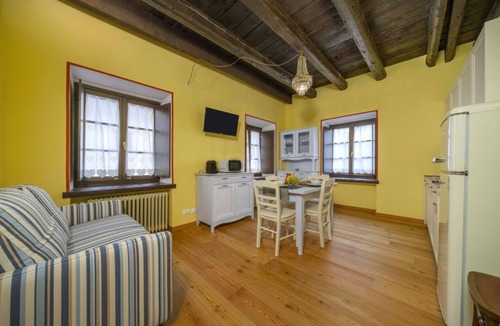 Tarvisio Apartment | GuestHost - A welcoming apartment of approximately 50 square meters, perfect for five people, located on the first floor of a historic building built in 1864 and renovated in 2025 while maintaining its historic atmosphere (NO elevator).The property is lo