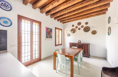 Mirano Apartment | GuestHost - Beautiful Villa With Garden and Private Parking!