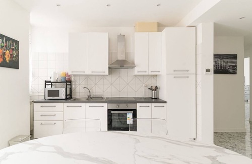 Navigli Apartment | GuestHost - Comfortable apartment of about 85 square meters, ideal for 4 people, located on the first floor of a building with a lift (NOT suitable for disabled people - there are some steps at the entrance).The property is located in a strategic area, f