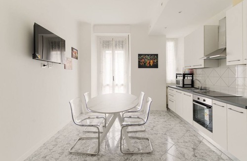 Navigli Apartment | GuestHost - Comfortable apartment of about 85 square meters, ideal for 4 people, located on the first floor of a building with a lift (NOT suitable for disabled people - there are some steps at the entrance).The property is located in a strategic area, f