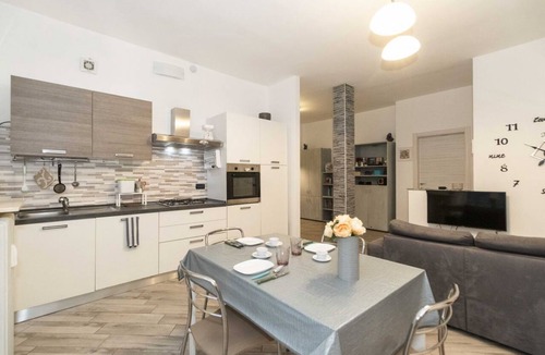 Turin Apartment | GuestHost - Comfortable and functional apartment of about 75 square meters which can accommodate up to 4 adults located on the fourth floor of a building equipped with a lift.The property is located in an area served by everything: bars, supermarkets, re