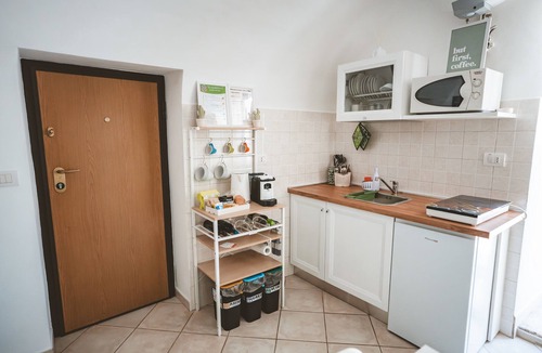 Terlizzi Apartment | Heart of Home Apt: room and kitchen in Terlizzi near Bari airport and the sea