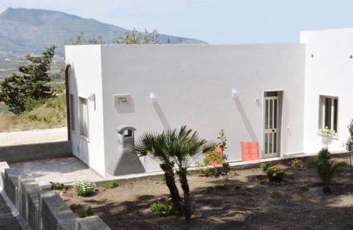 Custonaci House | Holiday flat with water view