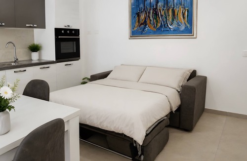 Crotone House | Holiday Home 'Alice' with Sea View and Wi-Fi