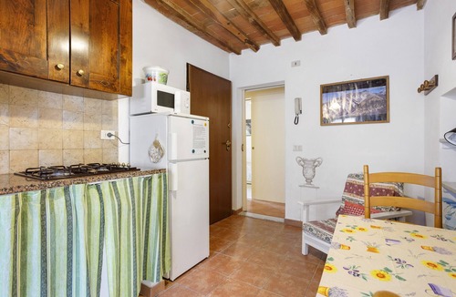 Pietrasanta House | Holiday Home 'Michelangelo 2 Adults 2 Children' with Private Terrace, Wi-Fi and Air Conditioning