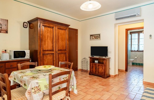 Montecarlo House | Holiday Home 'Ortensia Verde' with Shared Pool, Wi-Fi and Air Conditioning