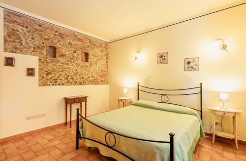Montecarlo House | Holiday Home 'Ortensia Verde' with Shared Pool, Wi-Fi and Air Conditioning