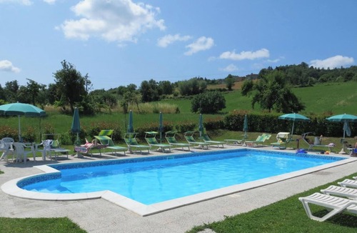 Caprese Michelangelo Apartment | Homerez - Appt in Caprese Michelangelo.