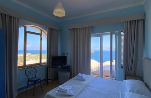 Ventotene Hotel | Hotel Borgo Cacciatori