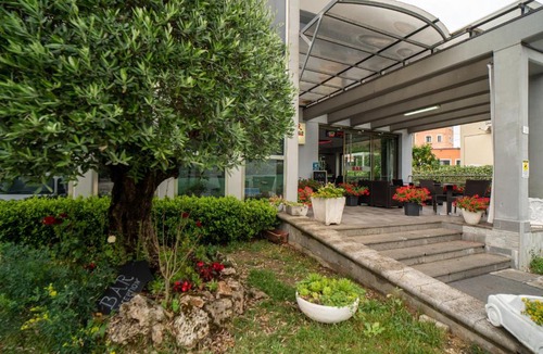 Polla Hotel | Hotel Insteia
