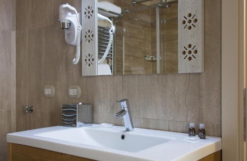 Cornegliano Laudense Hotel | Hotel Sesmones