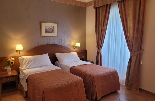 Grottaferrata Hotel | Hotel Squarciarelli