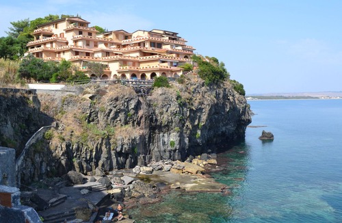 Costa Saracena-Castelluccio Apartment | House Iris - three-room apartment with terrace, pool facing the sea