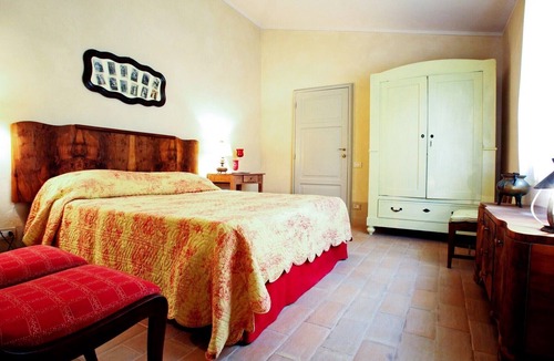 Siena Apartment | House style chic county near Siena